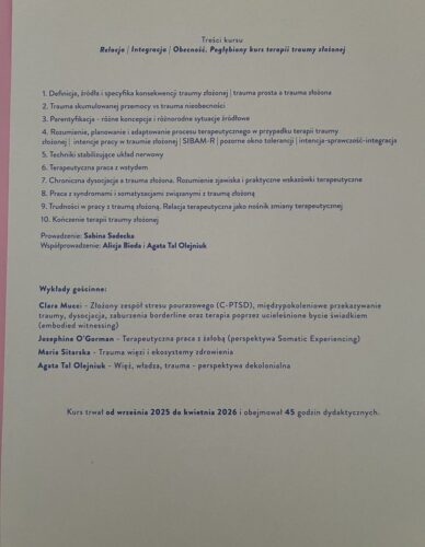 Program kursu terapii traumy złożonej: 10 modułów, wykłady gościnne, 45 godzin dydaktycznych (09.2025–04.2026)