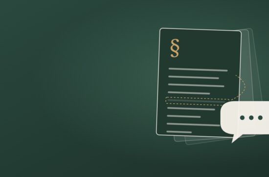 Dokument z paragrafem i dymkiem rozmowy obok — czego regulamin nie mówi